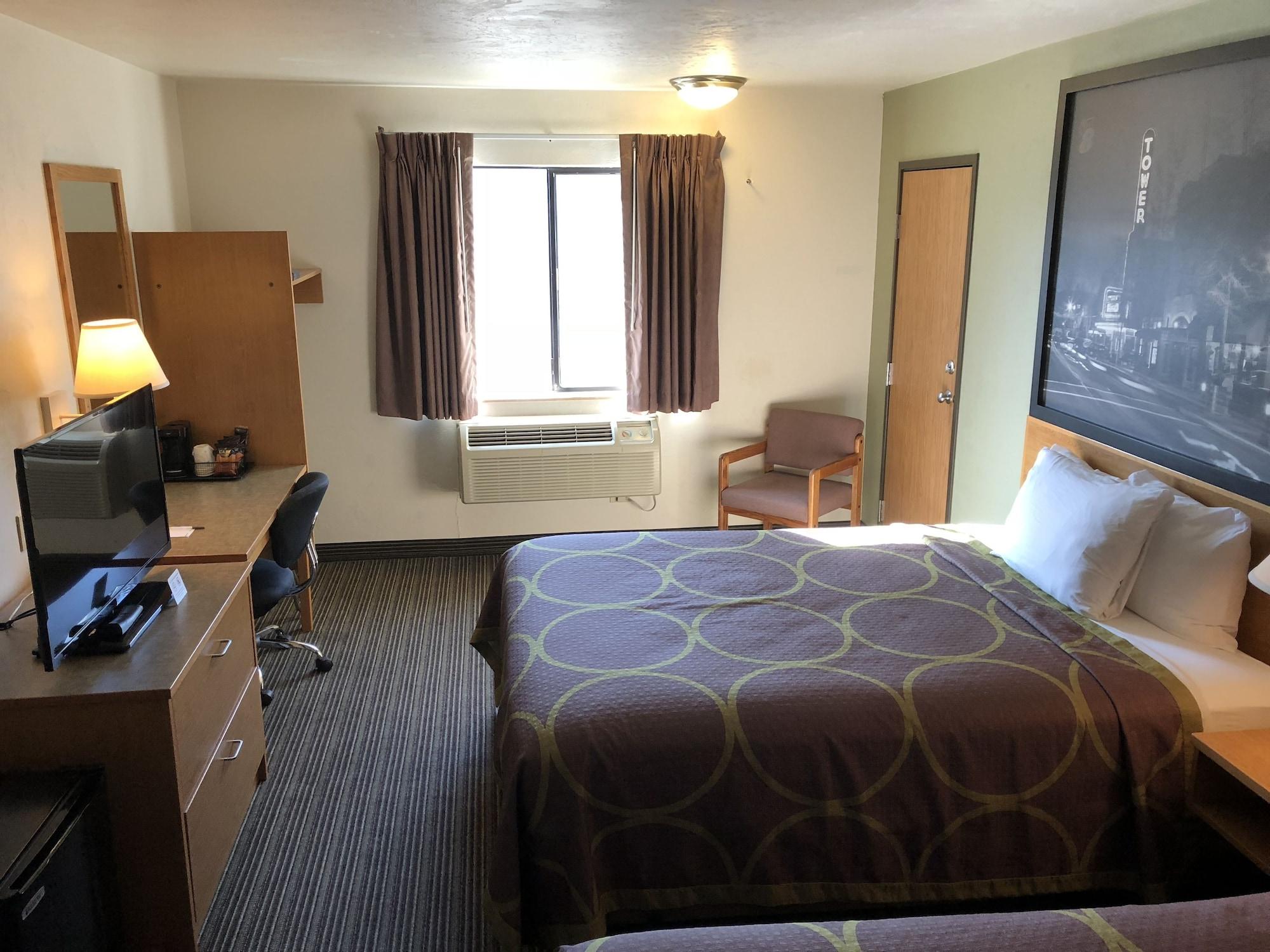 Super 8 By Wyndham Bend Hotel Екстериор снимка