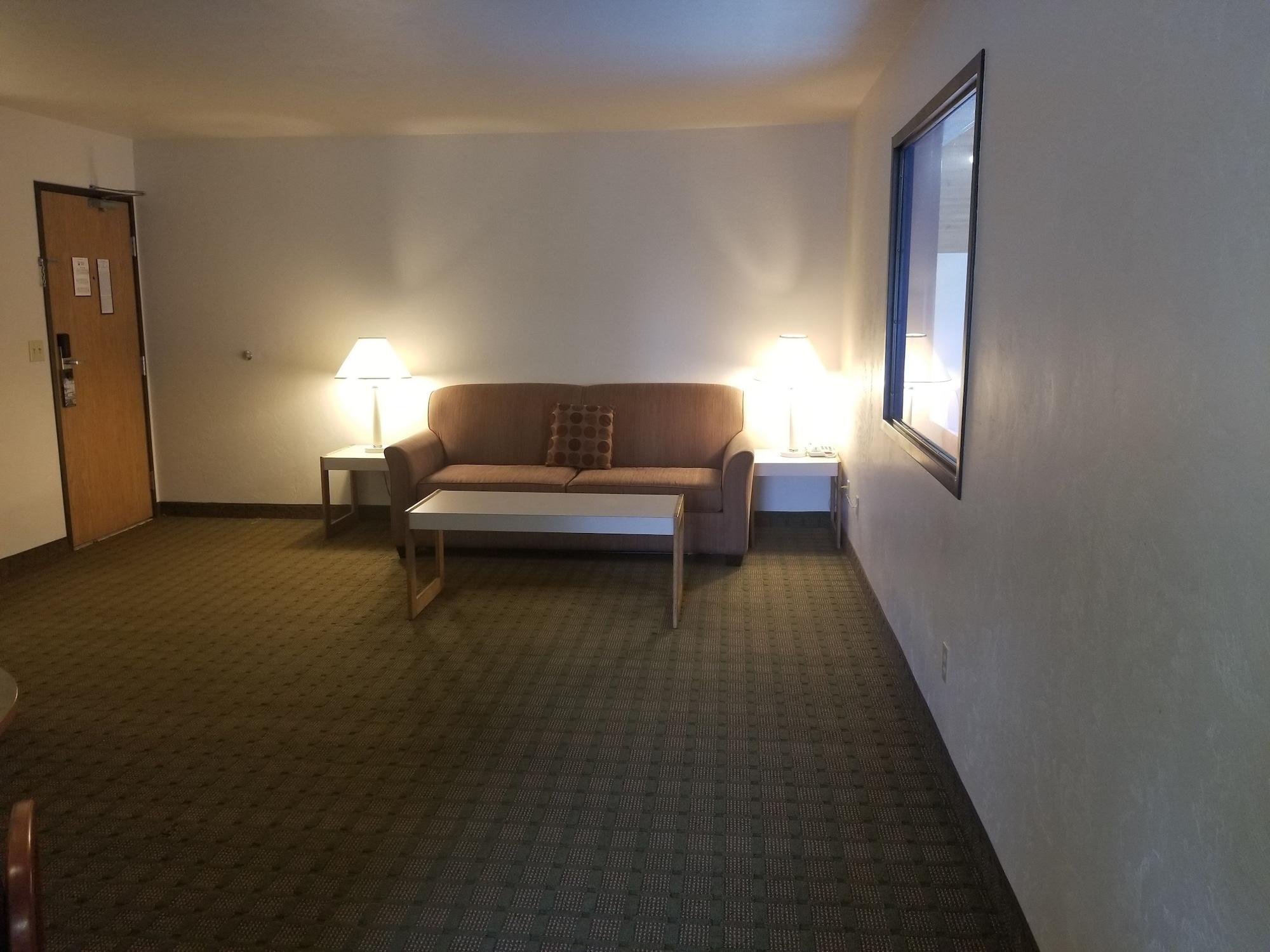 Super 8 By Wyndham Bend Hotel Екстериор снимка